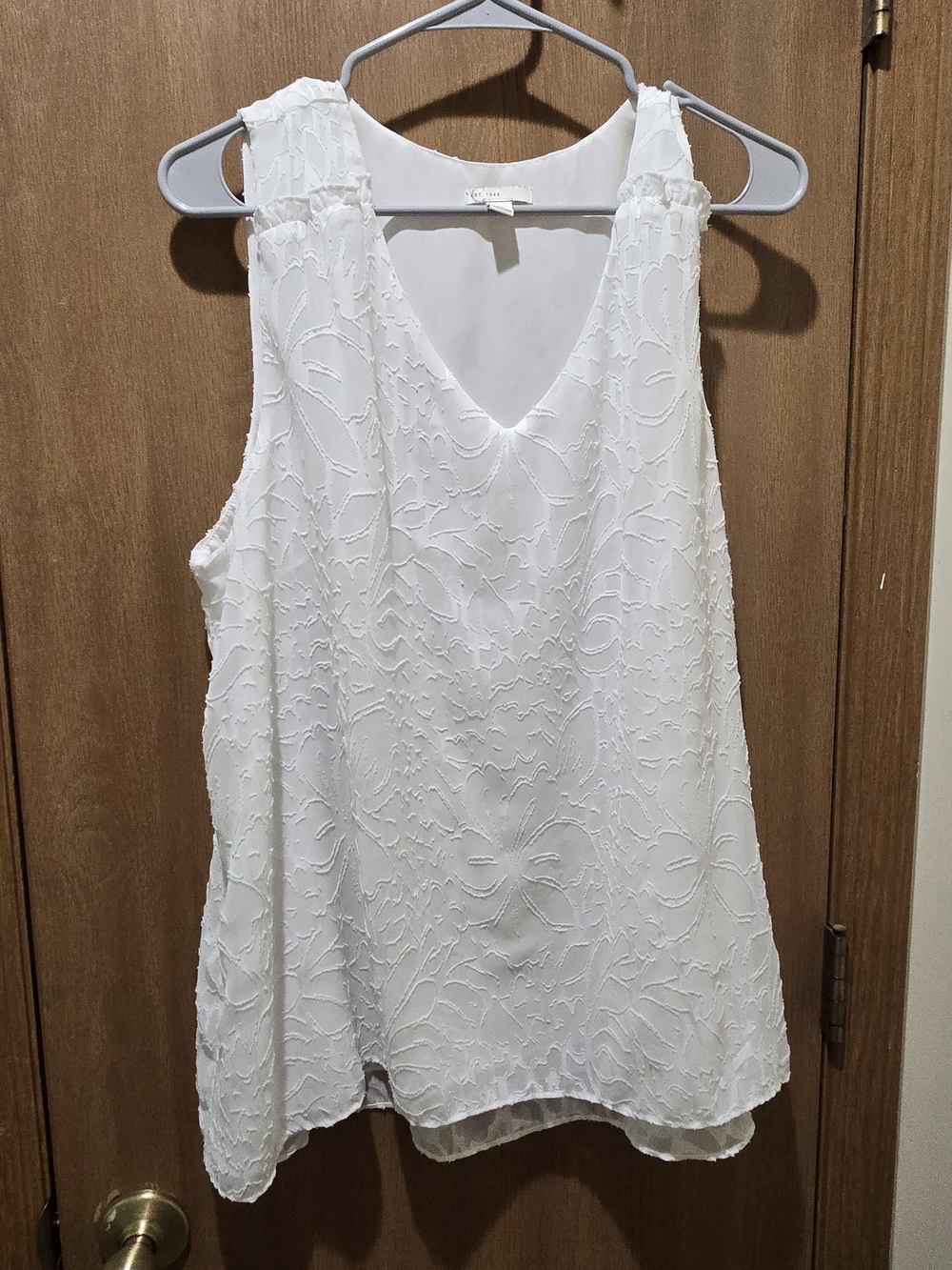 Vintage 1946 White Embroidered V-Neck Sleeveless Tank